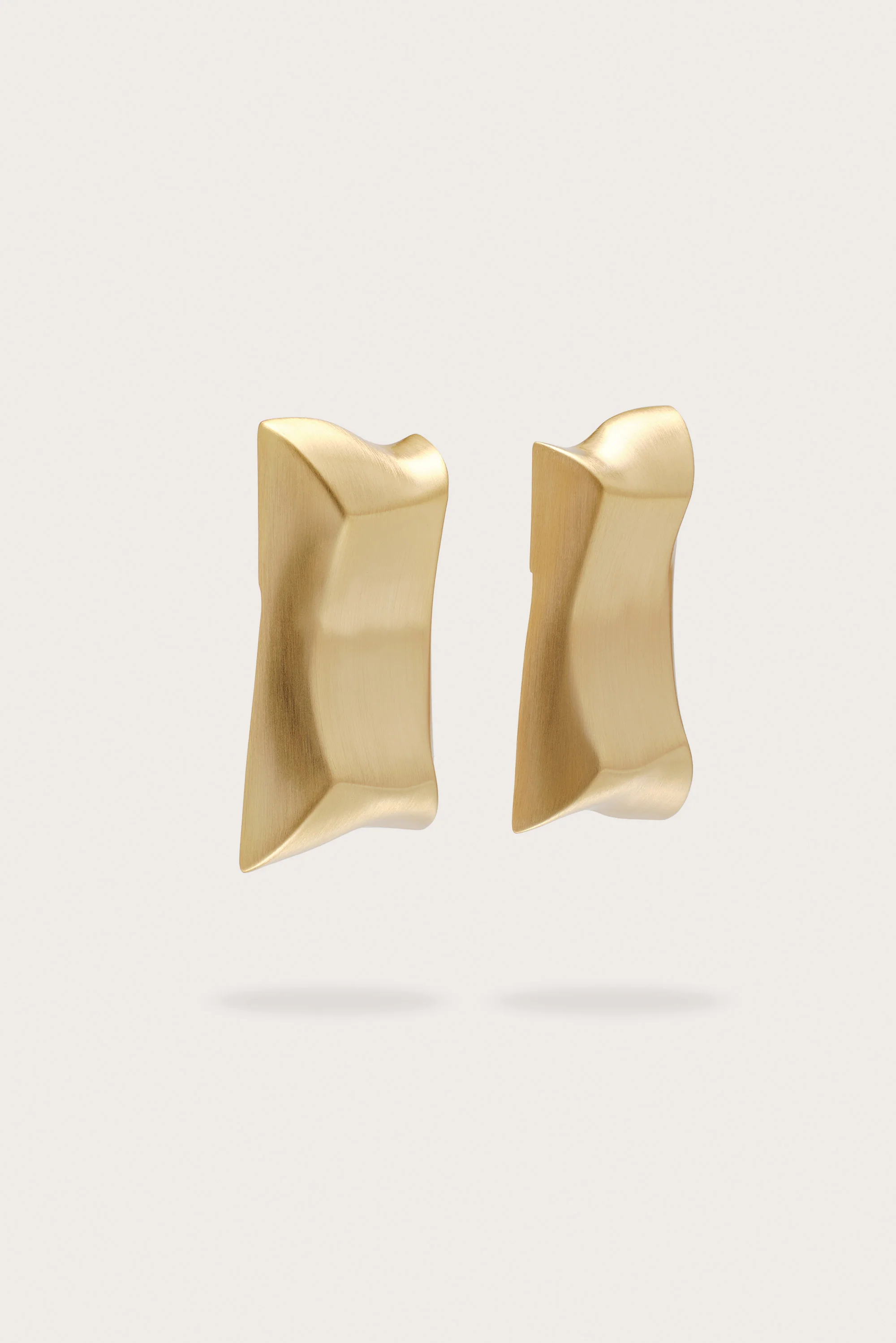 ALAYA EARRING - BRUSHED BRASS - Image 3