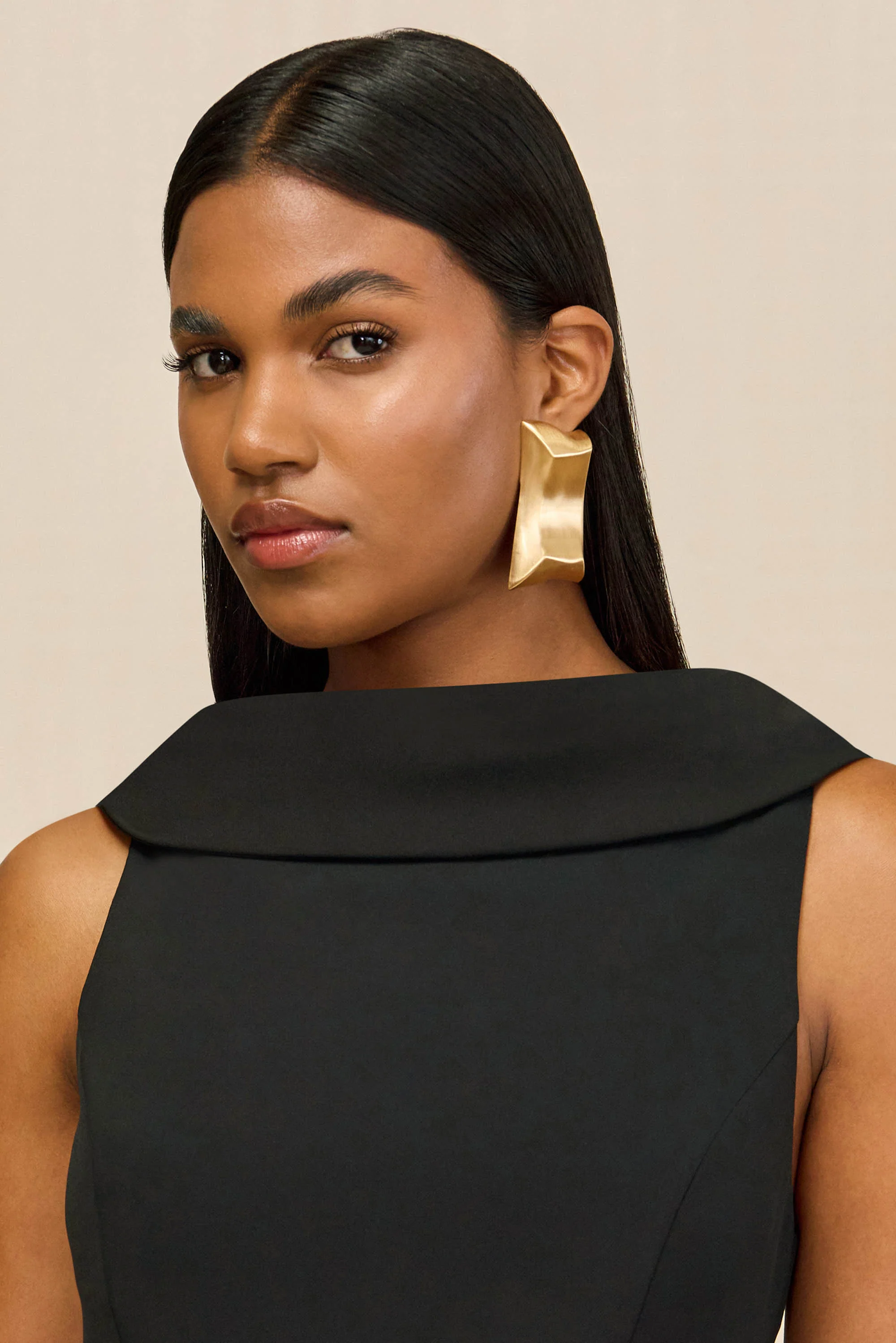 ALAYA EARRING - BRUSHED BRASS - Image 5