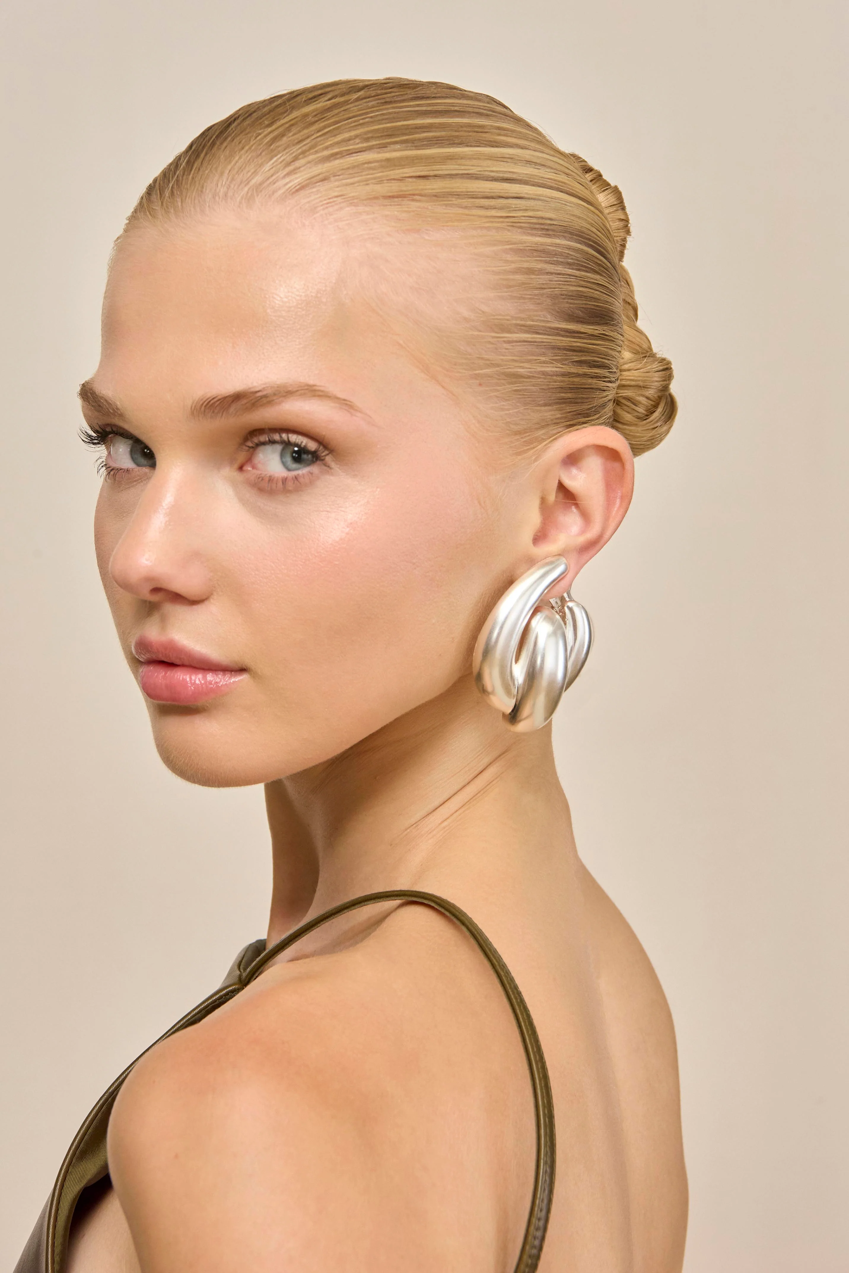 AUDRINA EARRING - ANTIQUE SILVER - Image 2