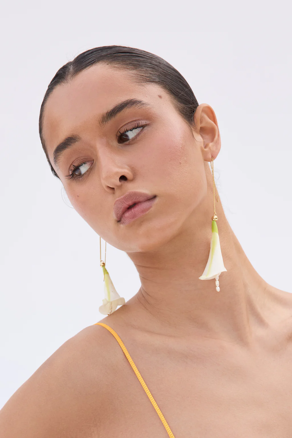 CALLA EARRING - WHITE - Image 3