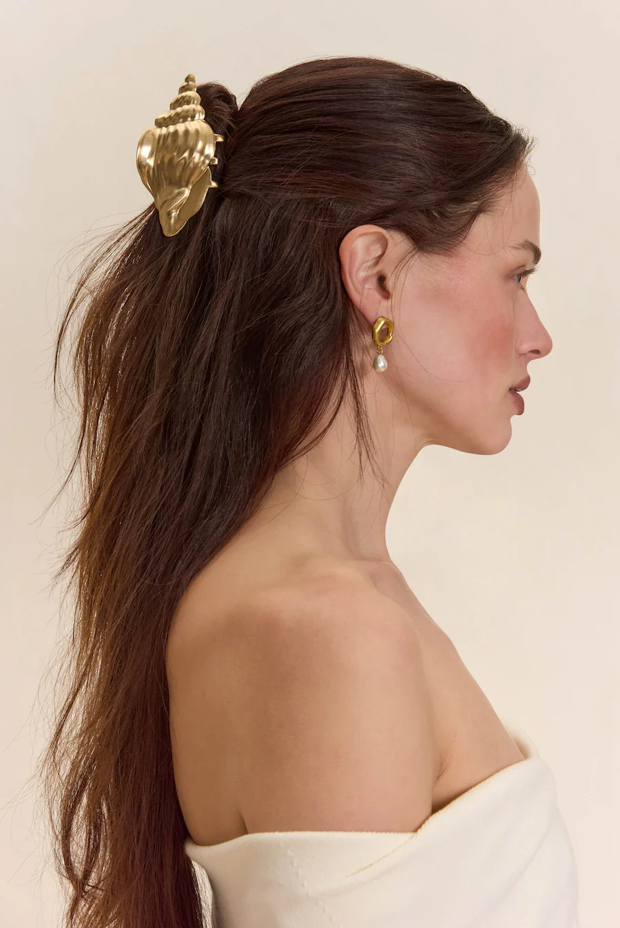 CAMILLA HAIR CLIP - BRUSHED BRASS - Image 2