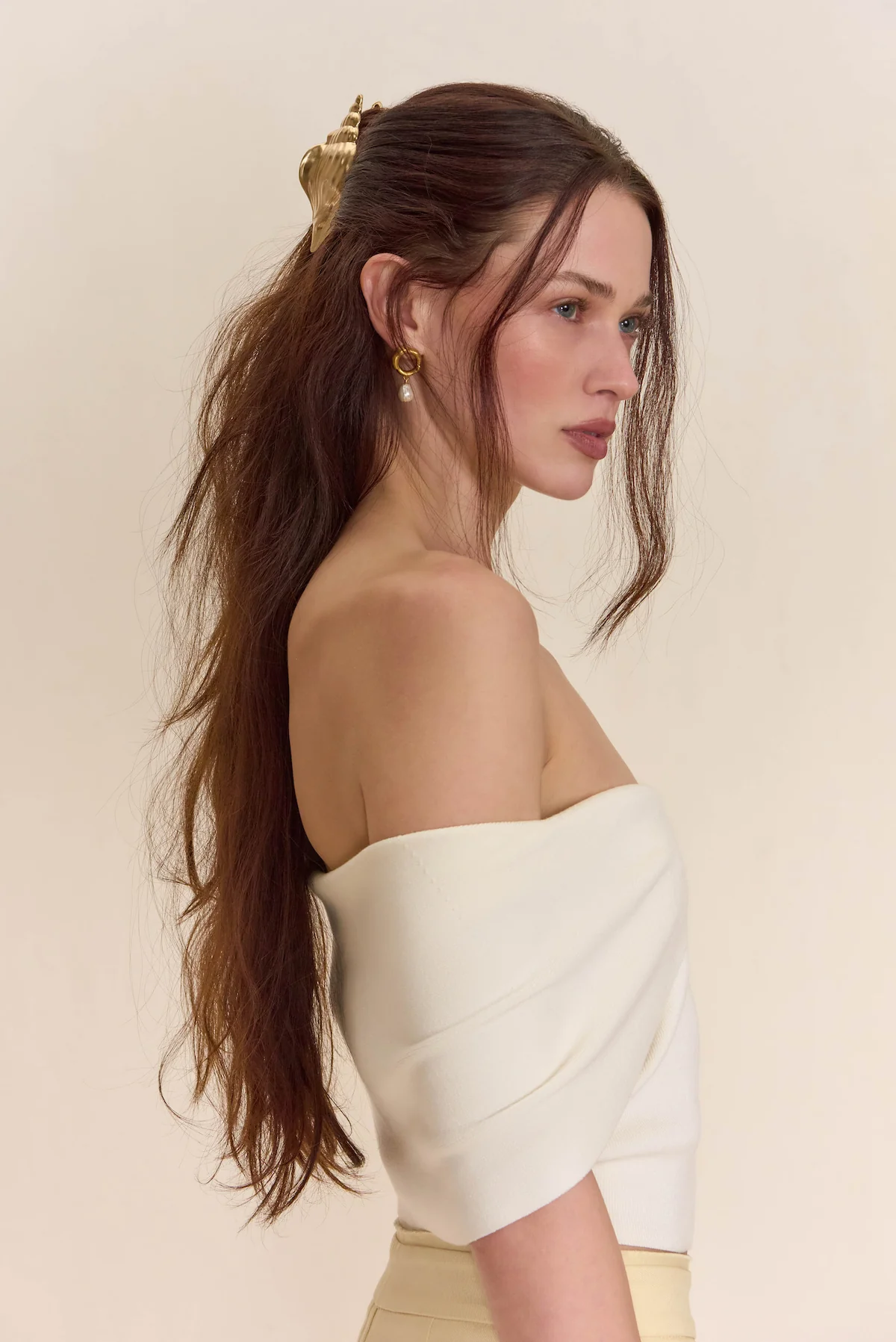 CAMILLA HAIR CLIP - BRUSHED BRASS - Image 4