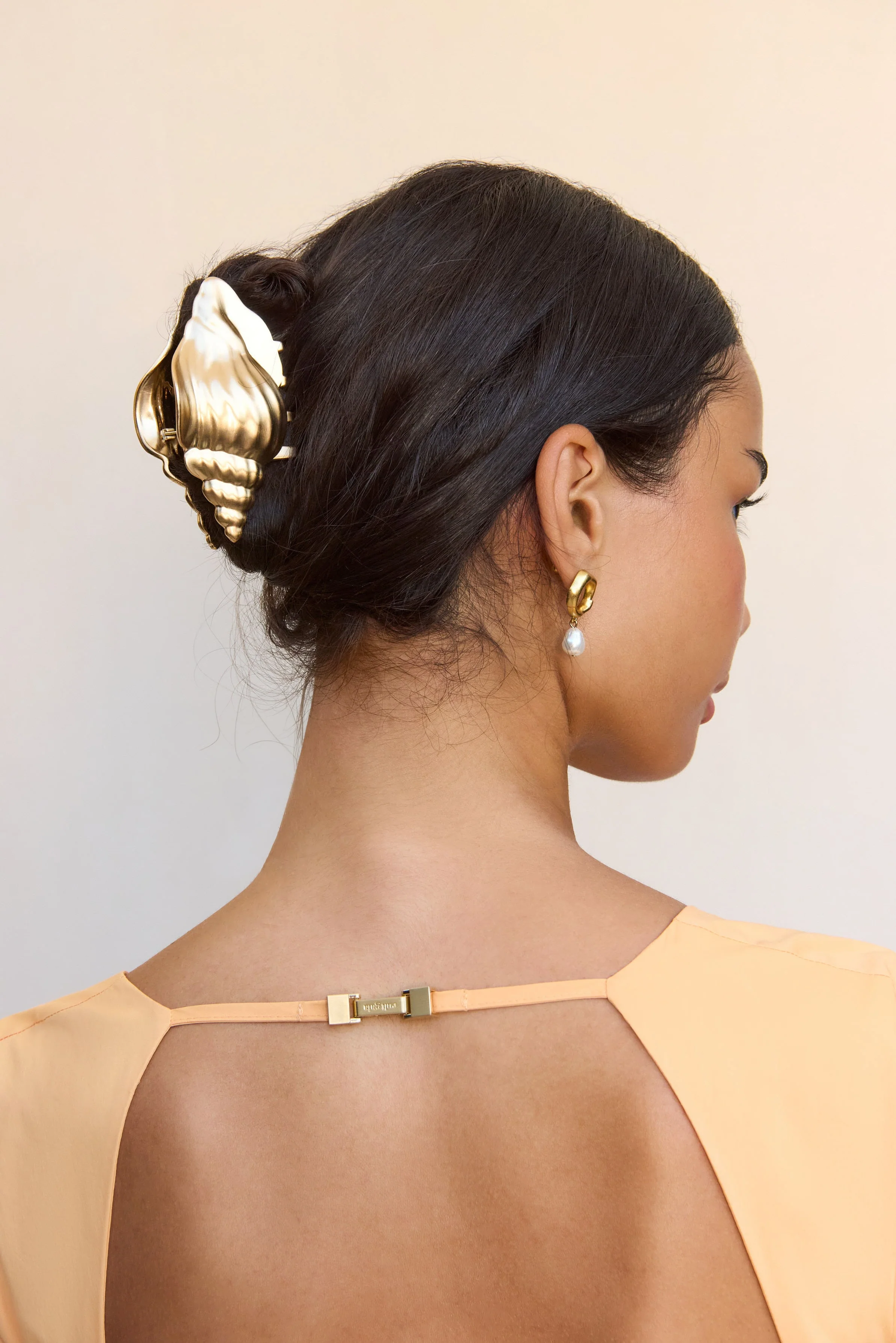 CAMILLA HAIR CLIP - BRUSHED BRASS - Image 5