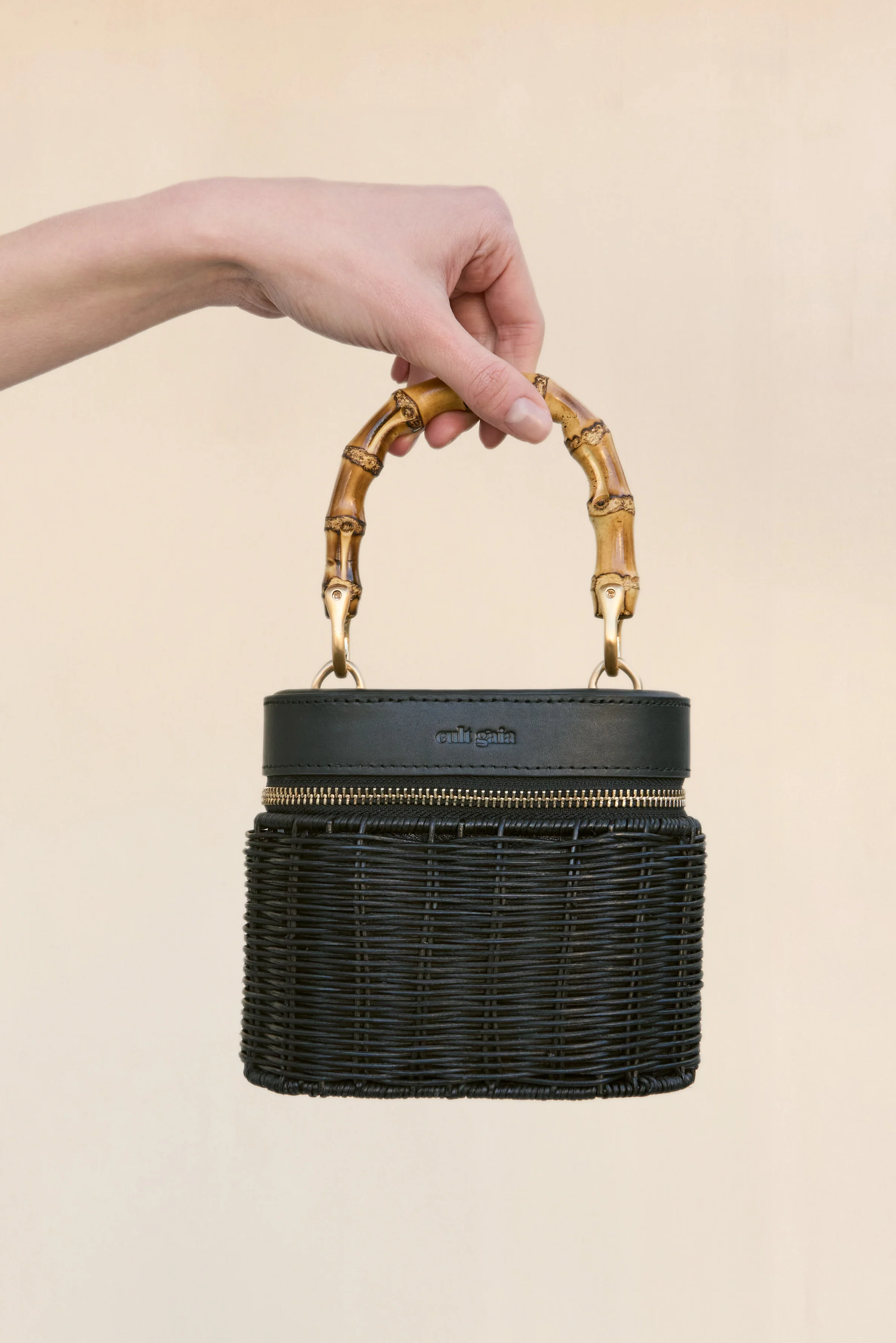 GWYNETH NANO CROSSBODY BAG - BLACK - Image 5