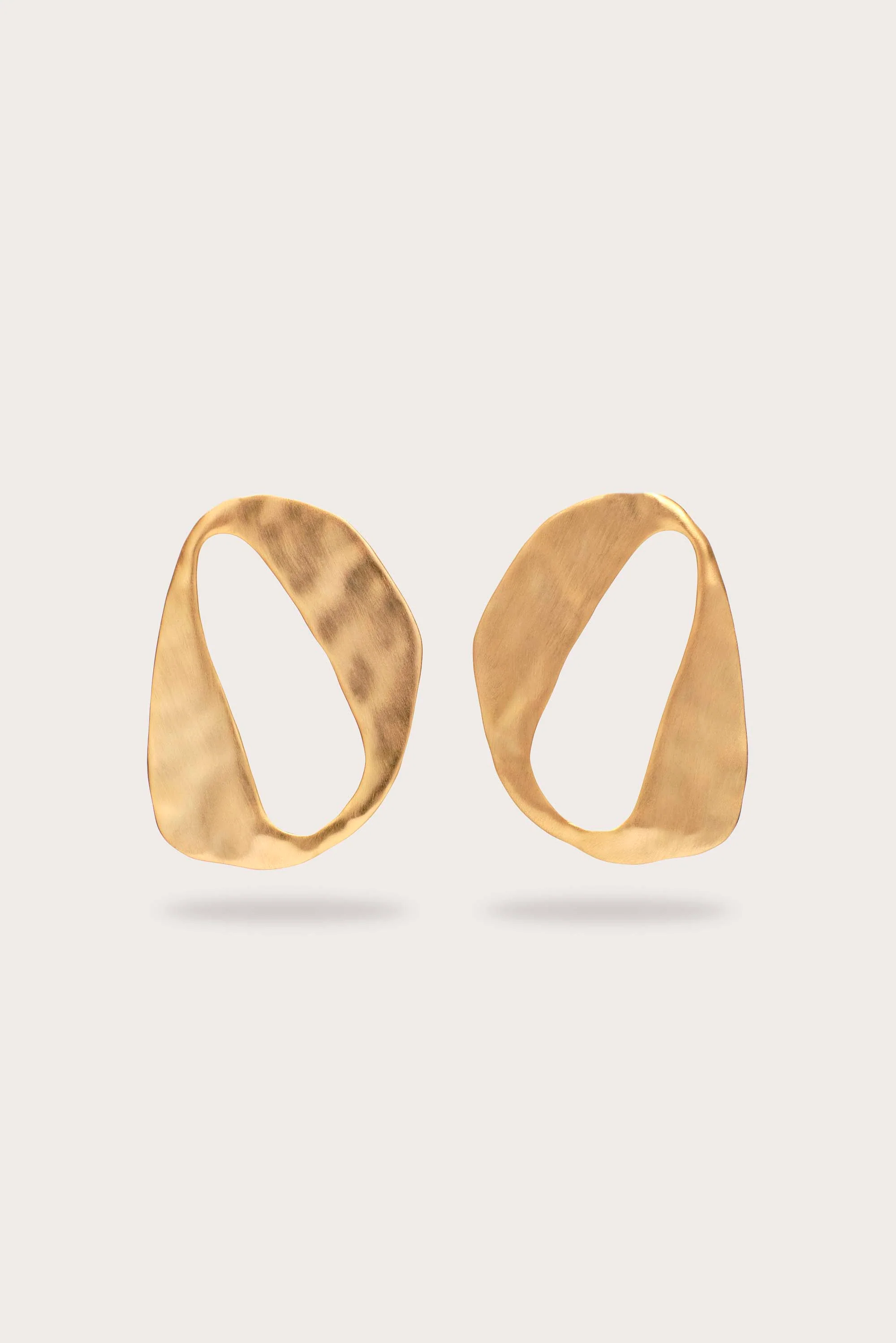 RUE EARRING - BRUSHED BRASS - Image 2